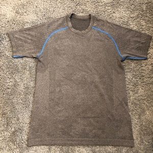 Lululemon Grey Metal Vent short sleeve - Medium